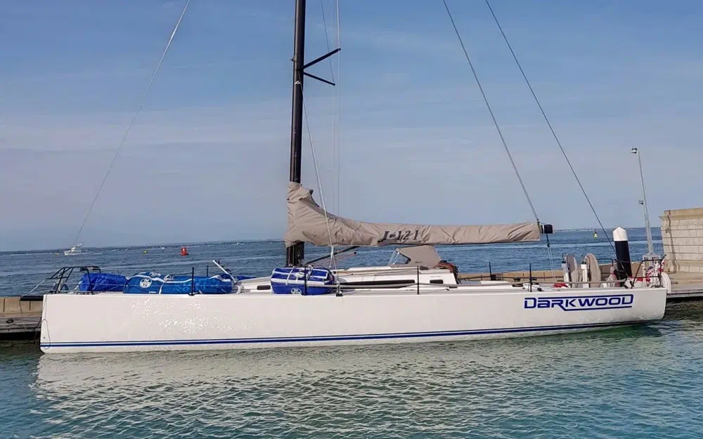 slider 3 J Boats 121 DARKWOOD
