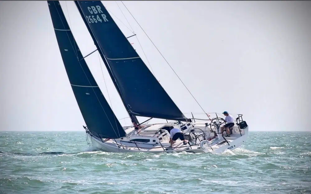 slider 4 J Boats 121 DARKWOOD