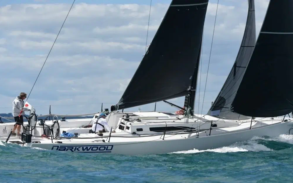 slider 5 J Boats 121 DARKWOOD