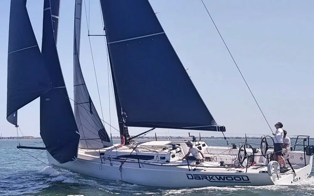 slider 6 J Boats 121 DARKWOOD