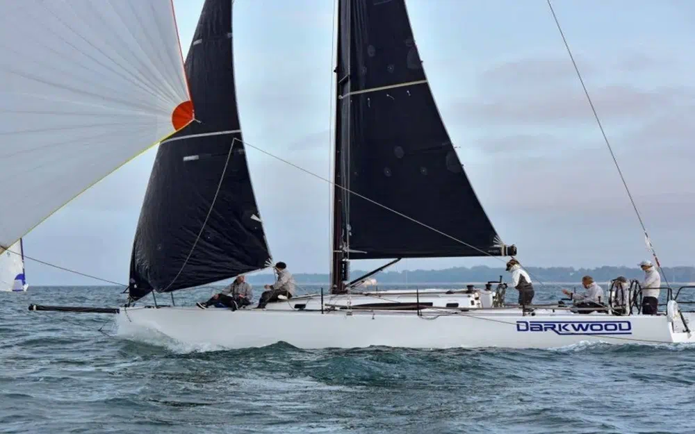 slider 7 J Boats 121 DARKWOOD