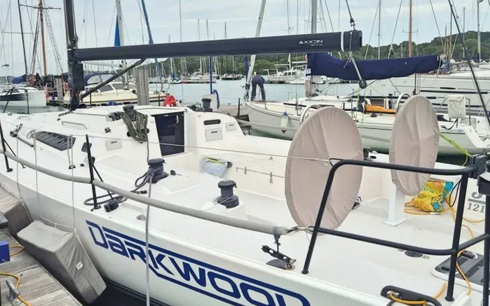 slider 8 J Boats 121 DARKWOOD