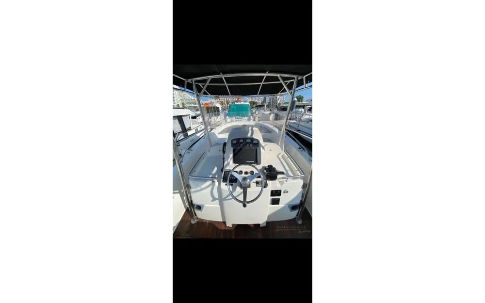slider 14 Kelt White Shark 285