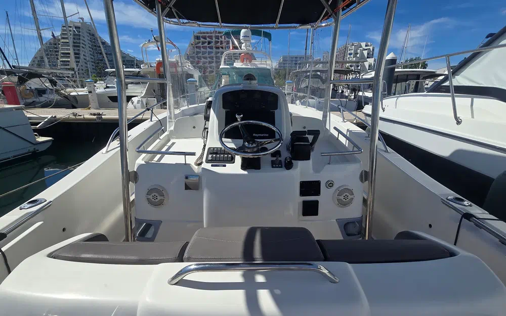slider 15 Kelt White Shark 285