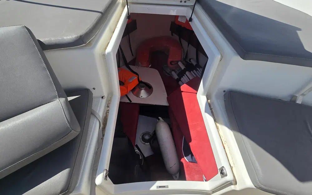 slider 10 Kelt White Shark 285