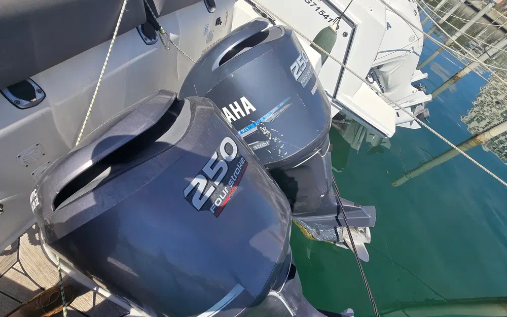 slider 18 Kelt White Shark 285