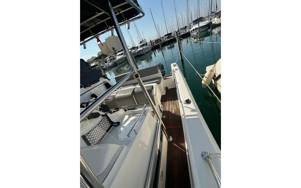 slider 12 Kelt White Shark 285
