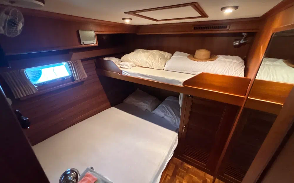 slider 24 Grand Banks 52 Europa