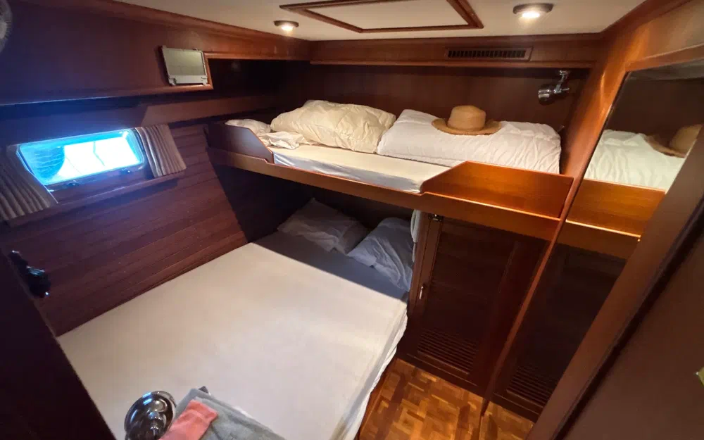 slider 25 Grand Banks 52 Europa