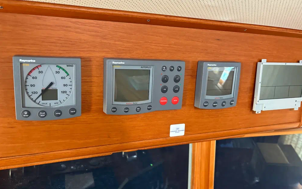slider 38 Grand Banks 52 Europa