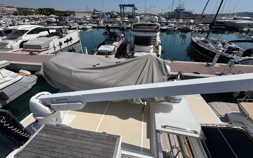 slider 47 Grand Banks 52 Europa