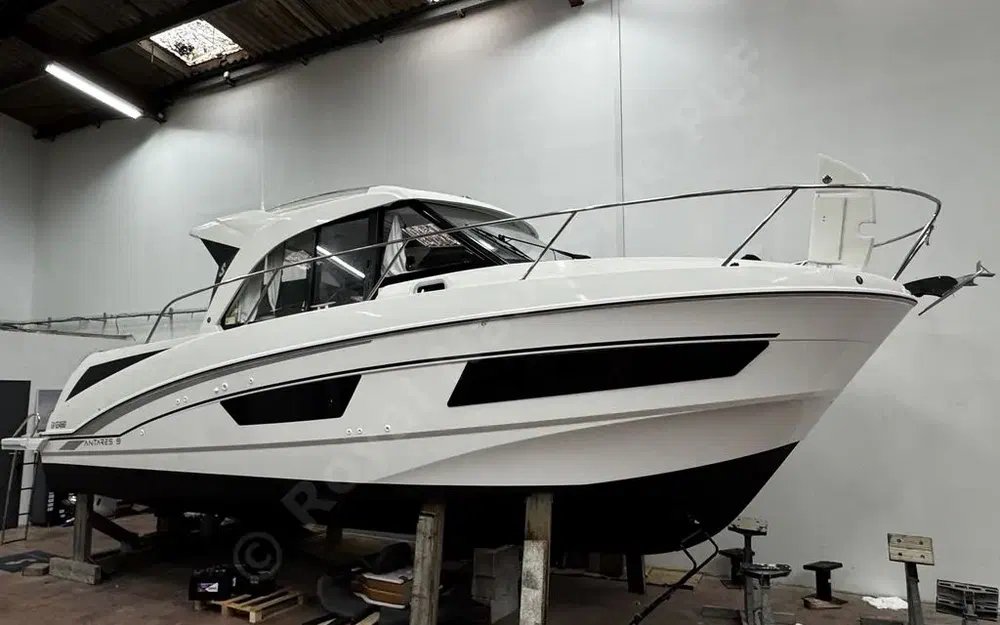 slider 0 Beneteau Antares 9 OB