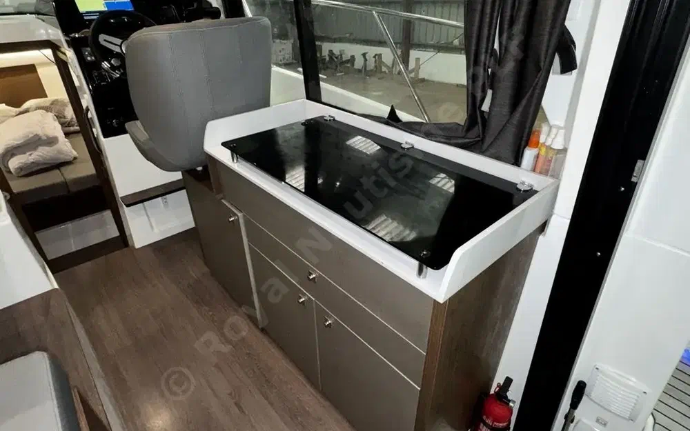 slider 12 Beneteau Antares 9 OB