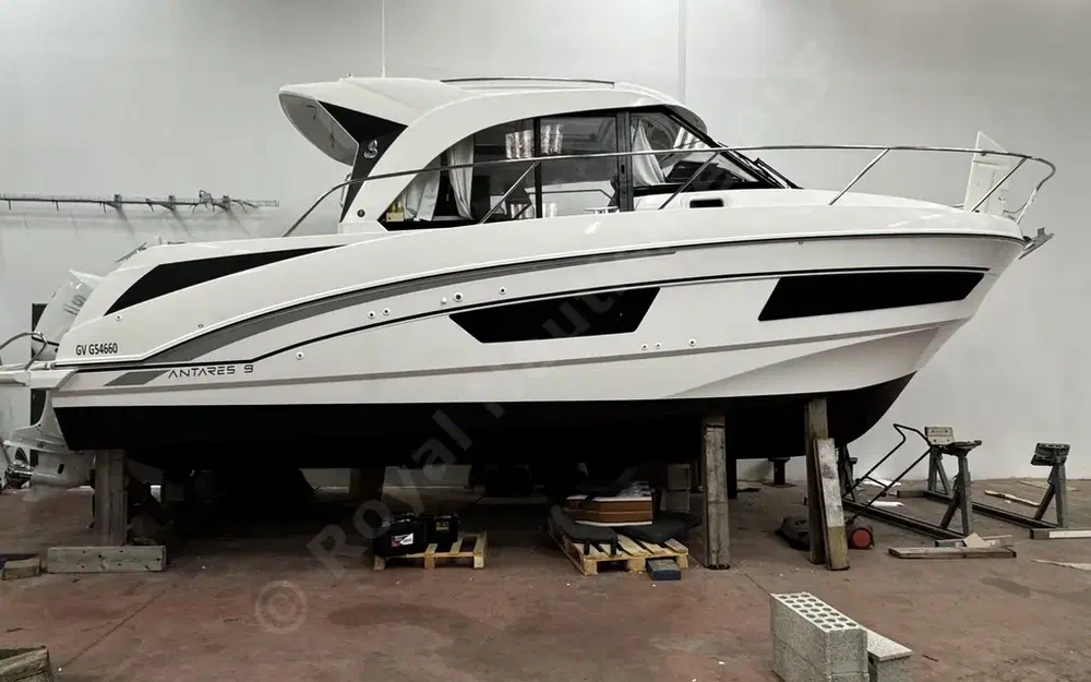 slider 1 Beneteau Antares 9 OB