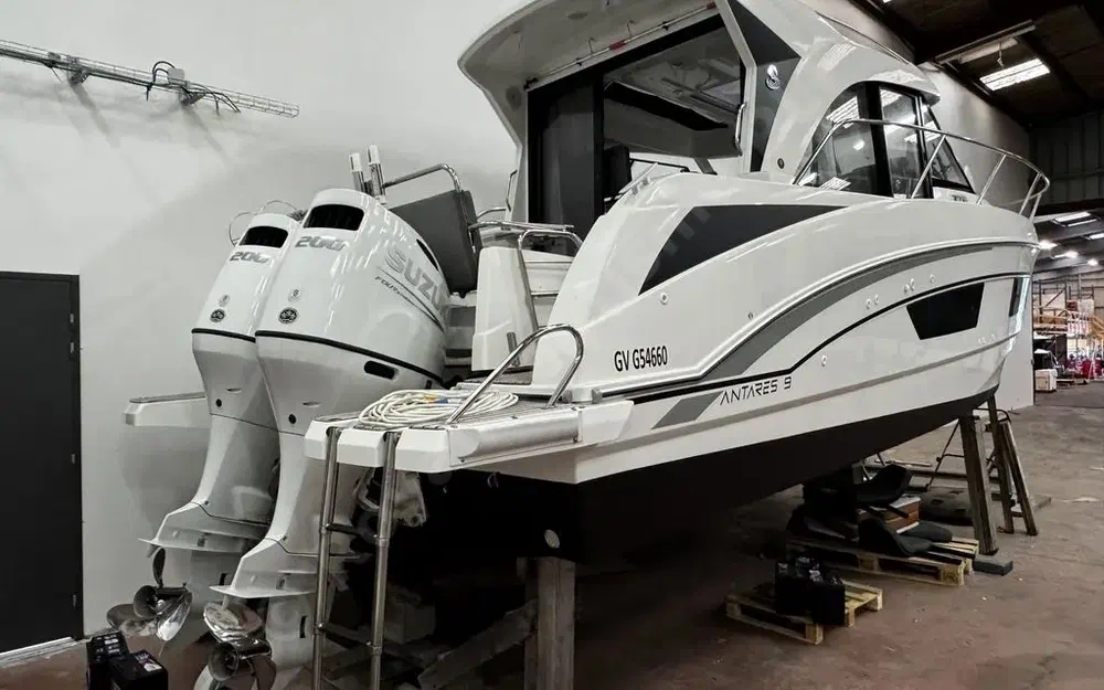 slider 2 Beneteau Antares 9 OB