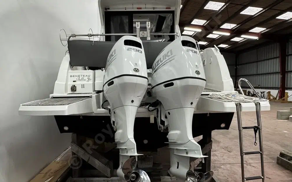 slider 3 Beneteau Antares 9 OB