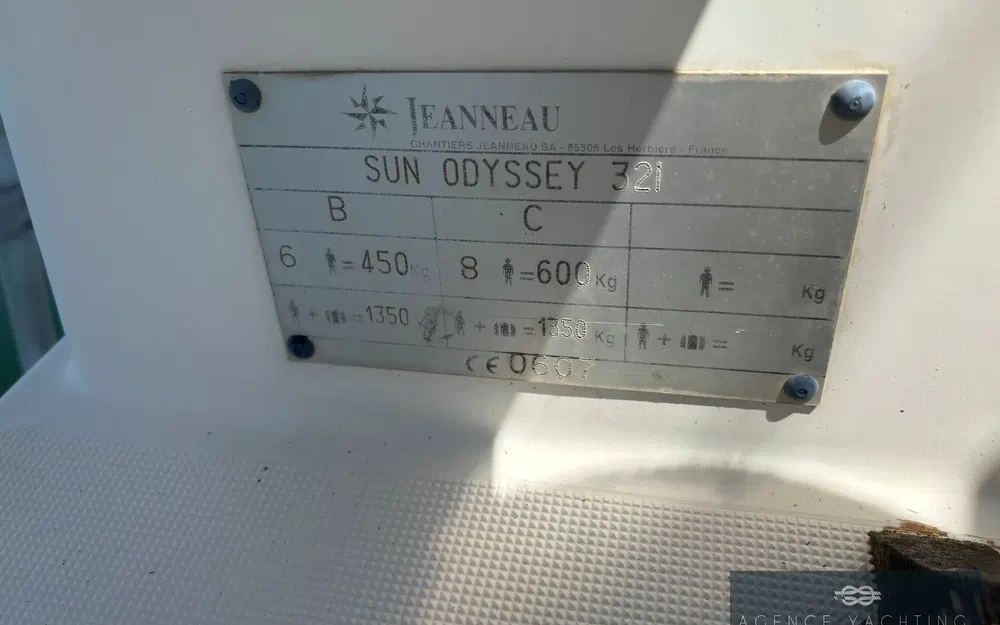 slider 22 Jeanneau Sun Odyssey 32 i