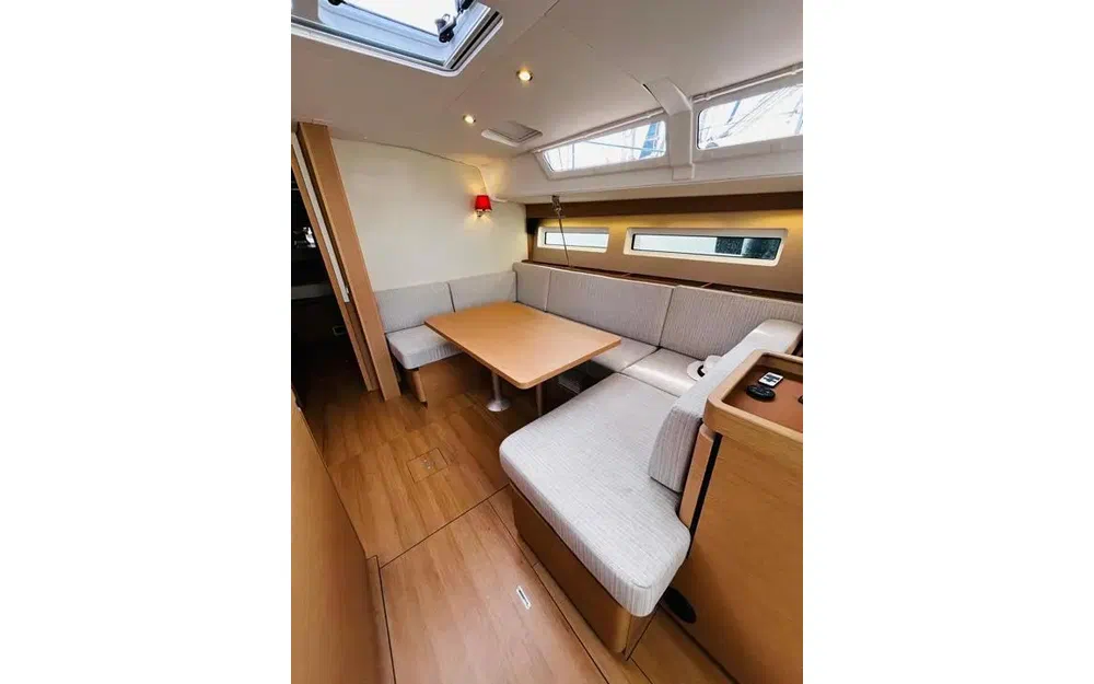 slider 9 Jeanneau Sun Odyssey 490
