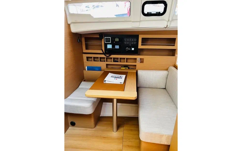 slider 8 Jeanneau Sun Odyssey 490