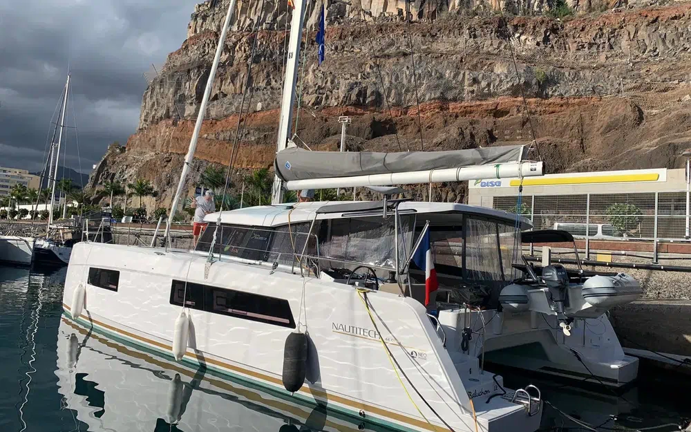 slider 17 Nautitech 44 Open