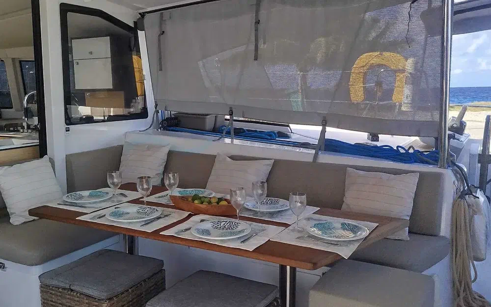 slider 23 Nautitech 44 Open