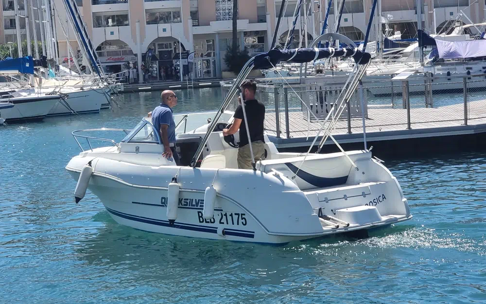 slider 8 Quicksilver 625 Cruiser