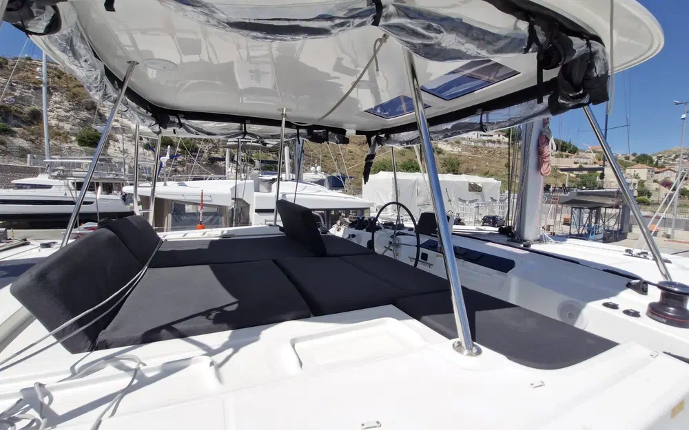 slider 18 Lagoon 46