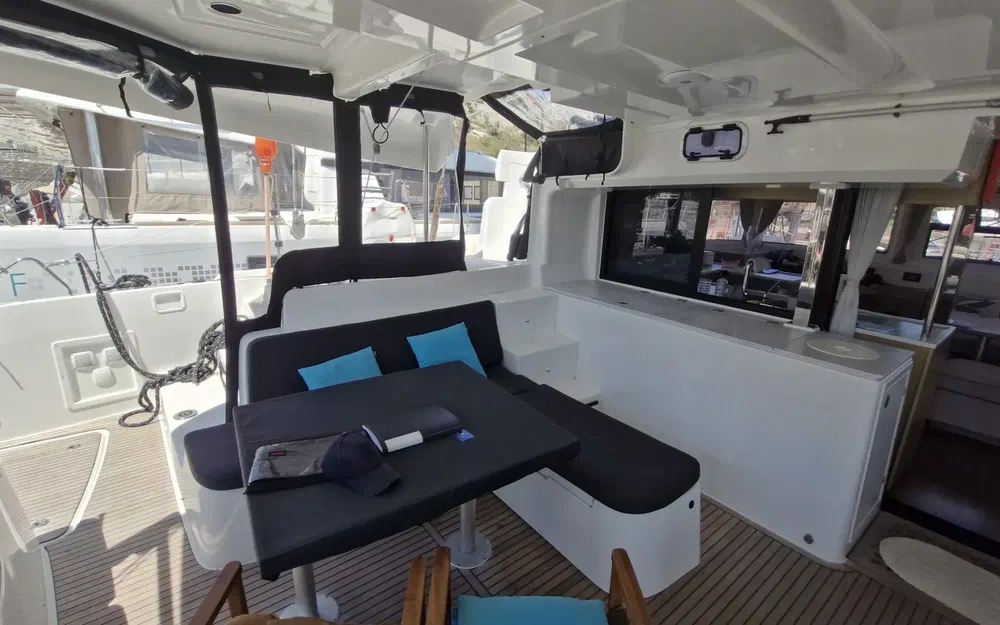 slider 32 Lagoon 46