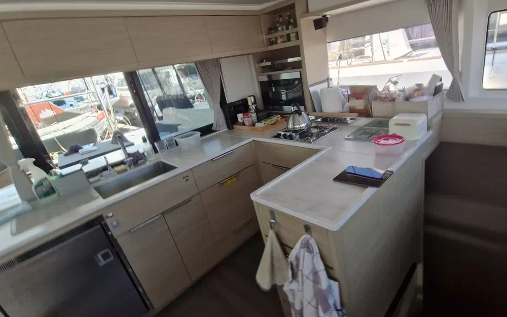 slider 38 Lagoon 46