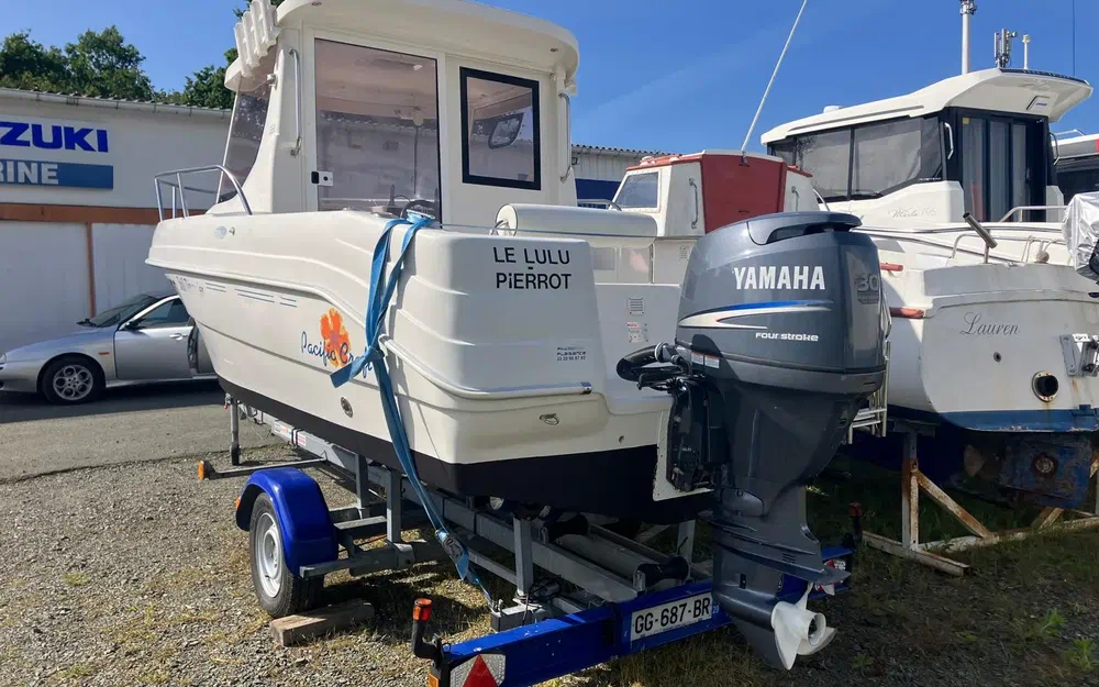 slider 4 Pacific Craft 560 Timonier