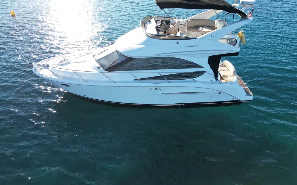 slider 4 Meridian Yacht Sedan 341