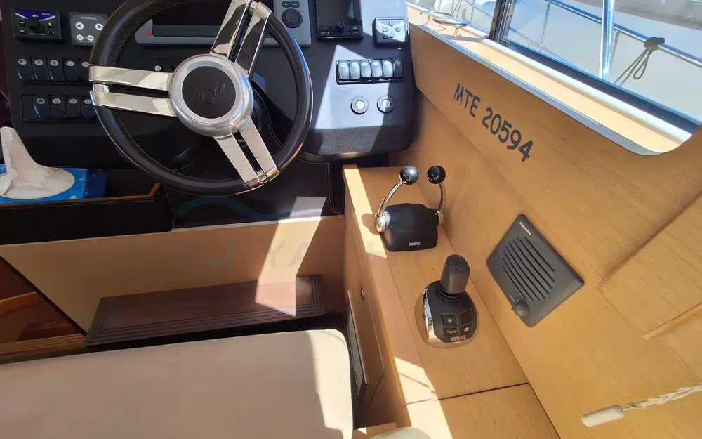 slider 21 Beneteau Monte Carlo 47 Fly