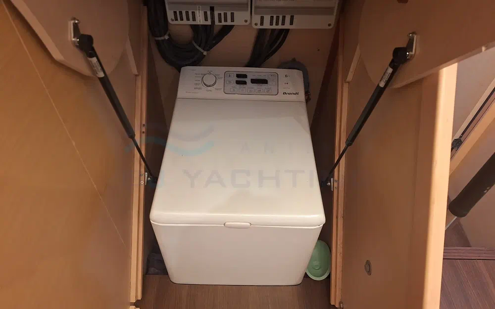 slider 26 Beneteau Monte Carlo 47 Fly
