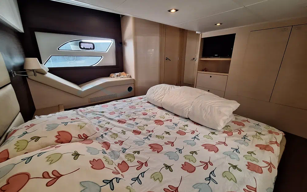 slider 28 Beneteau Monte Carlo 47 Fly