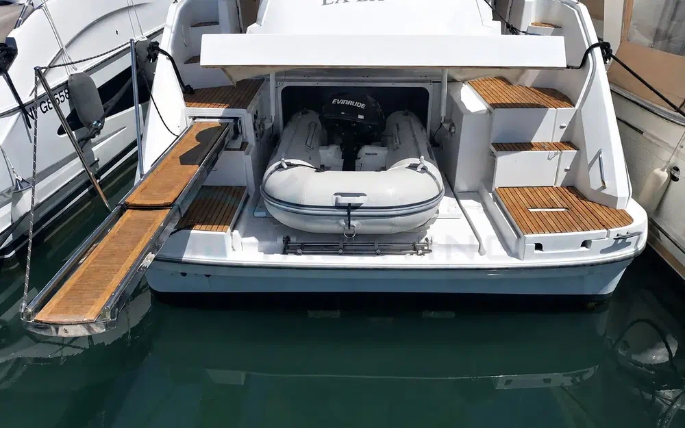 slider 4 Beneteau Monte Carlo 47 Fly