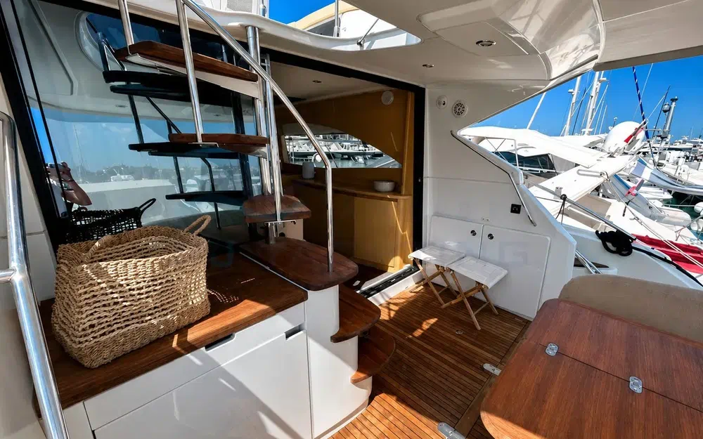 slider 5 Beneteau Monte Carlo 47 Fly