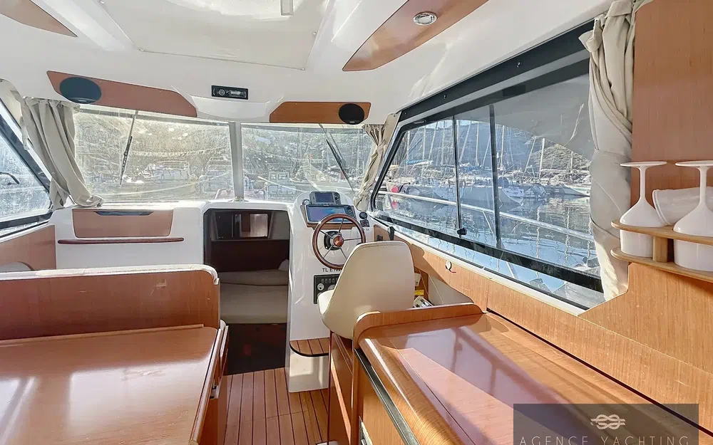 slider 9 Beneteau Antares 8