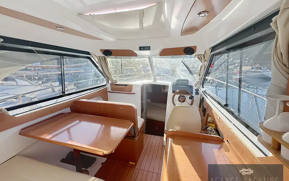 slider 10 Beneteau Antares 8