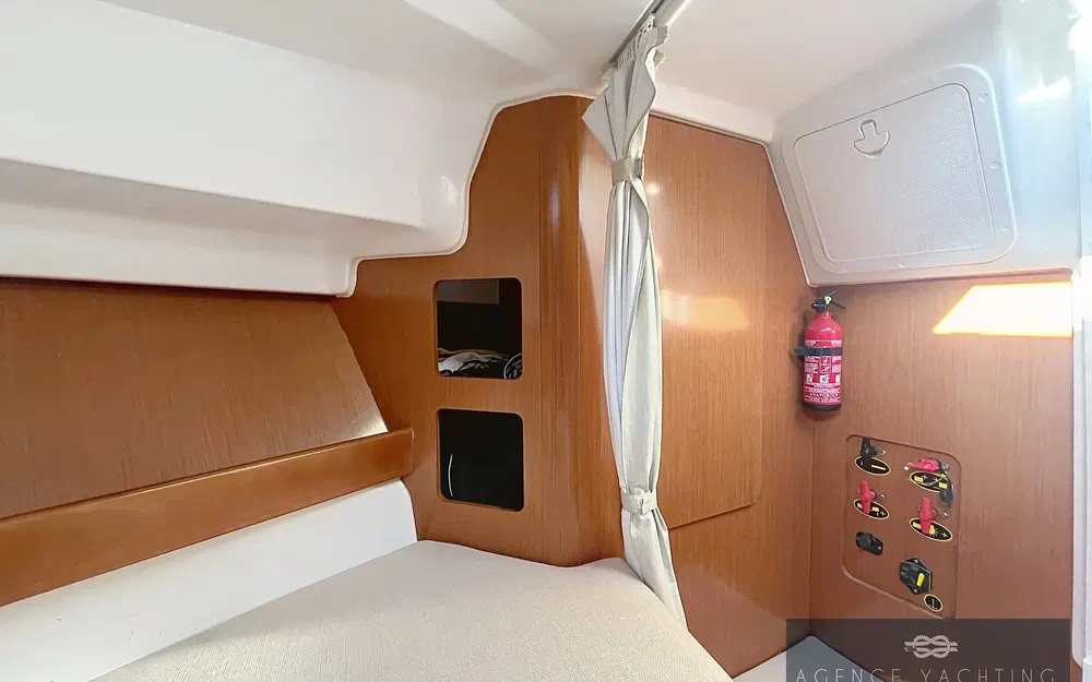 slider 12 Beneteau Antares 8