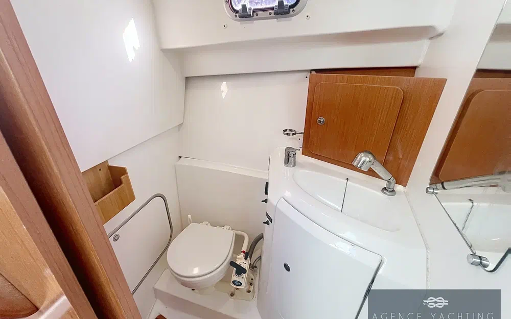 slider 14 Beneteau Antares 8