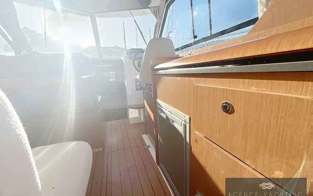 slider 15 Beneteau Antares 8