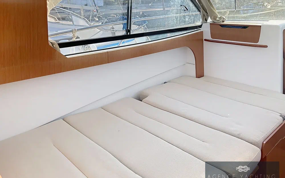 slider 16 Beneteau Antares 8