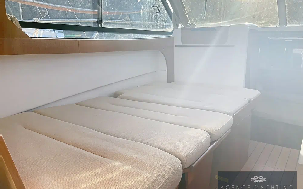slider 17 Beneteau Antares 8