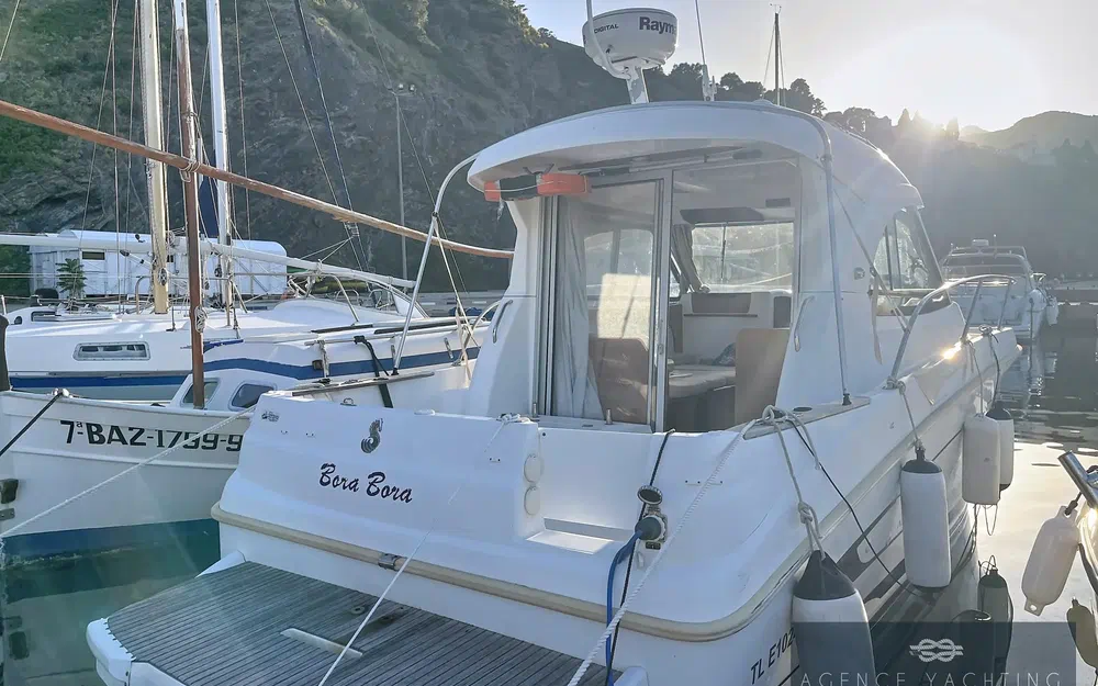 slider 1 Beneteau Antares 8