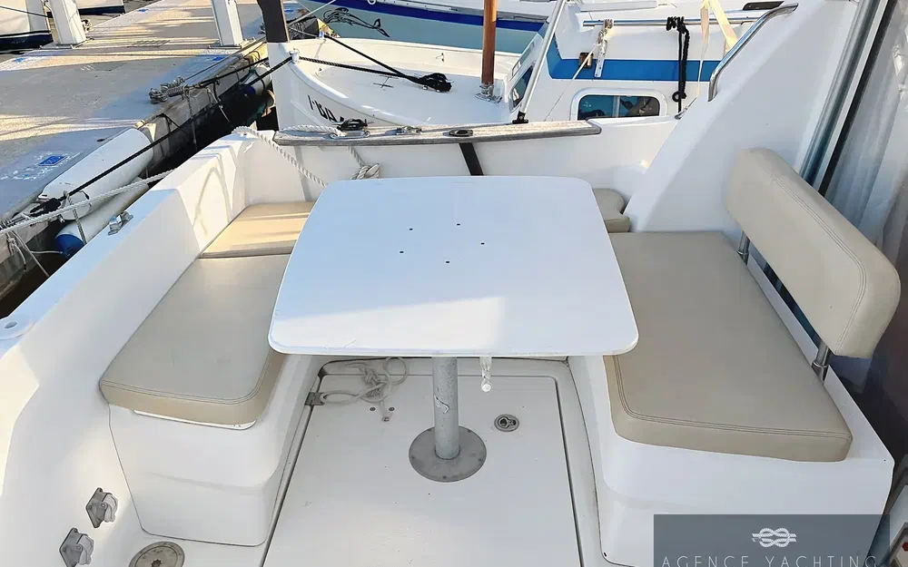 slider 21 Beneteau Antares 8