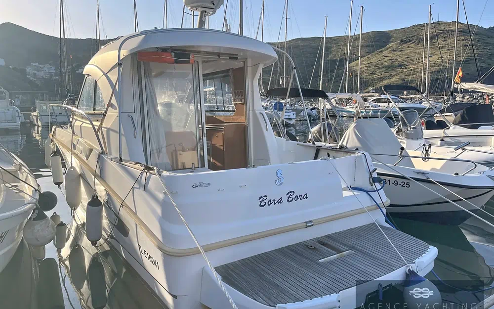 slider 2 Beneteau Antares 8