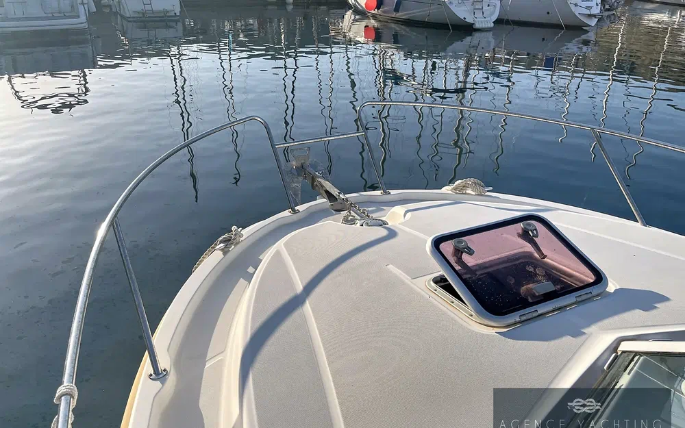 slider 3 Beneteau Antares 8