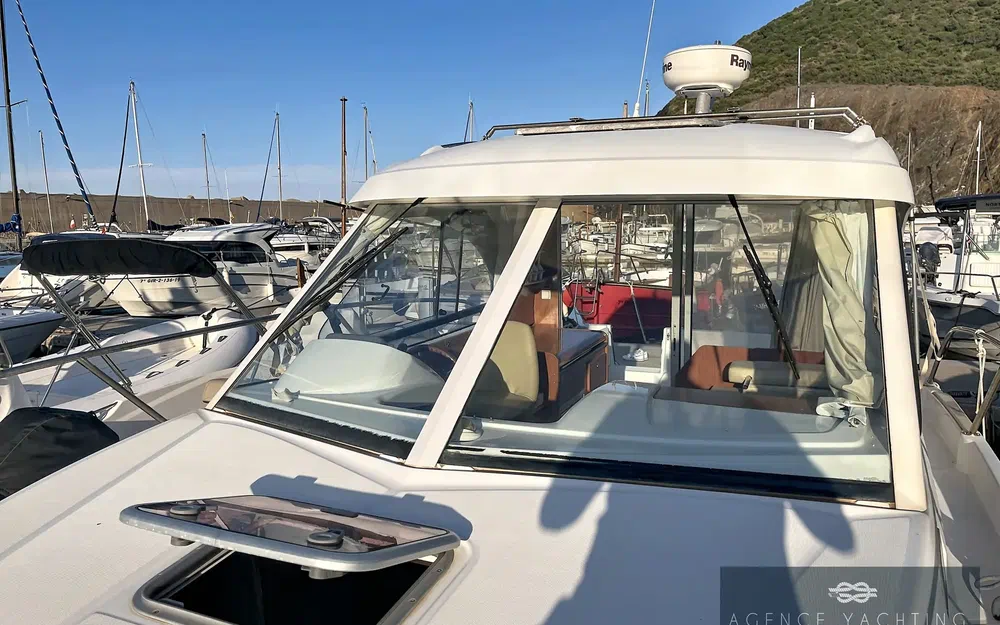 slider 4 Beneteau Antares 8