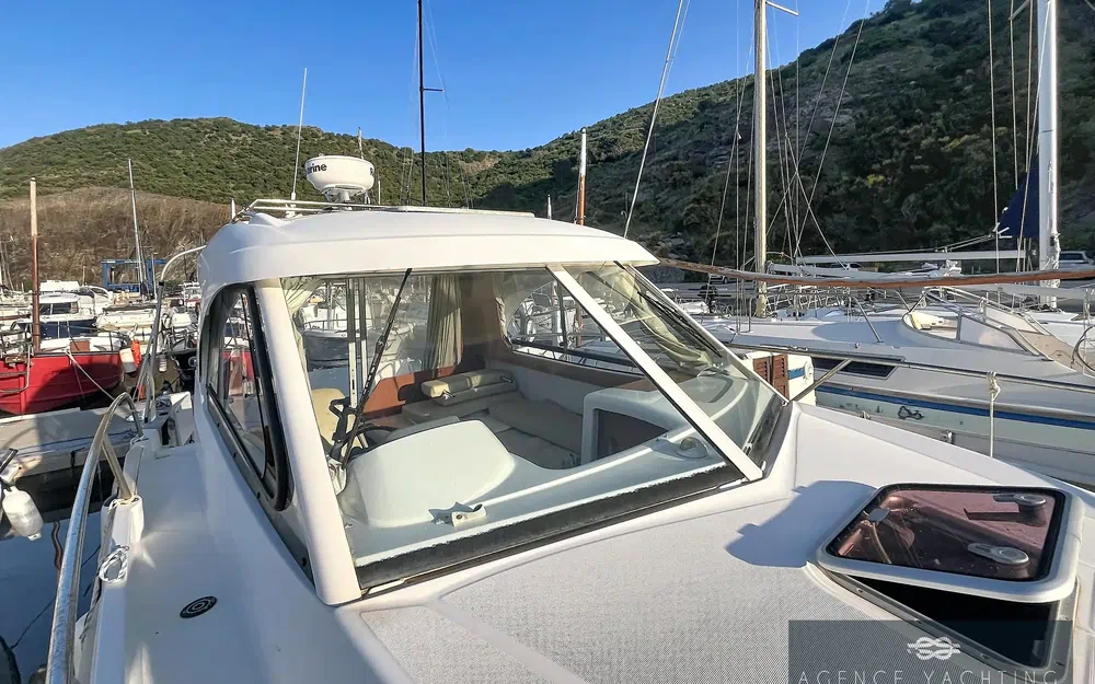 slider 5 Beneteau Antares 8