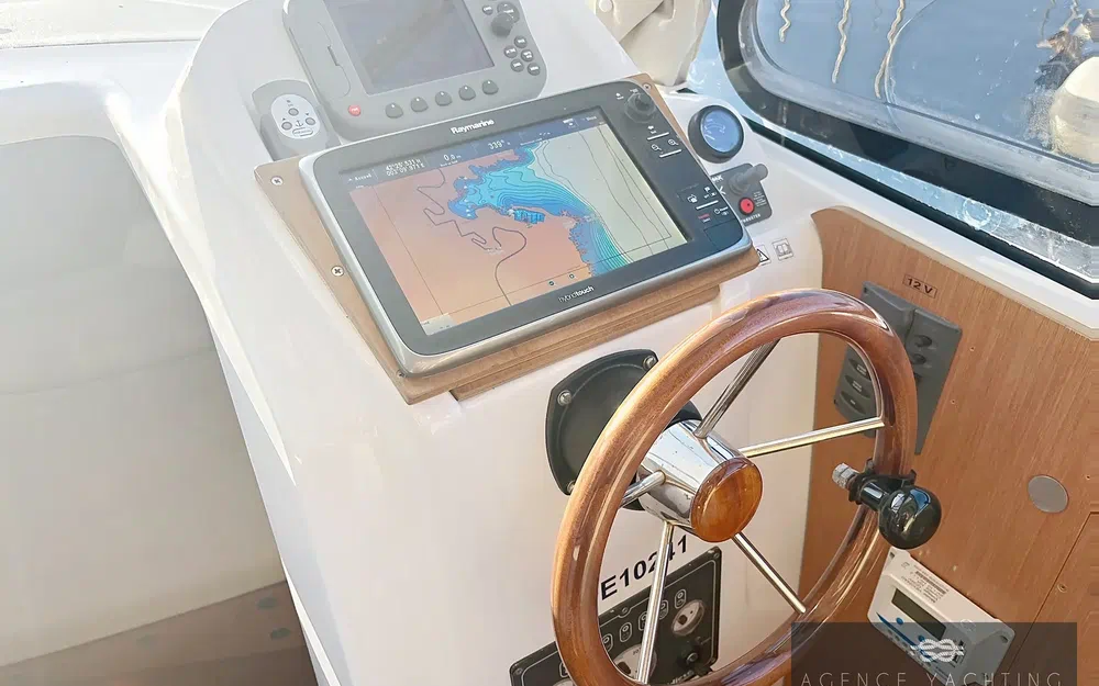 slider 7 Beneteau Antares 8